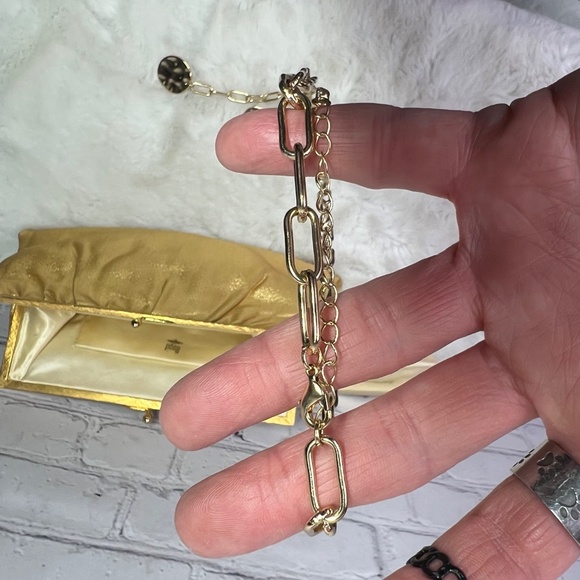 🆓FREE With ANY Purchase! (Givvy Giveaway)🆓 - Picture 3 of 3